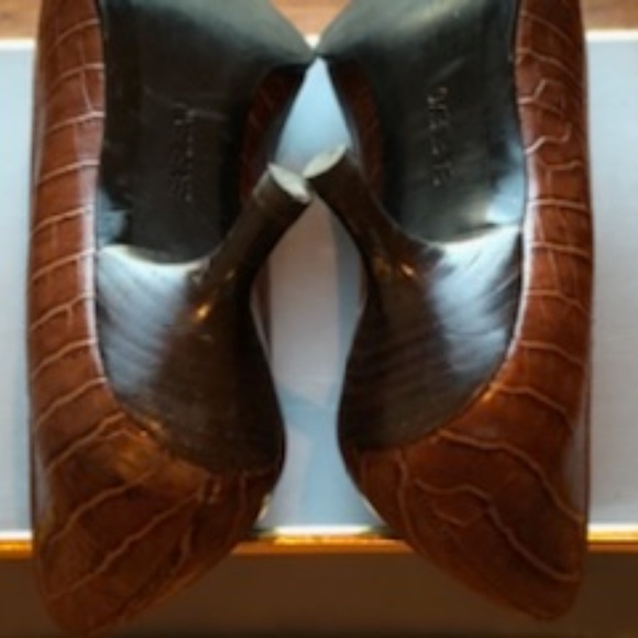 Flexo Crocodile Eadelma Pumps by Enzo Angiolini - Picture 4 of 5